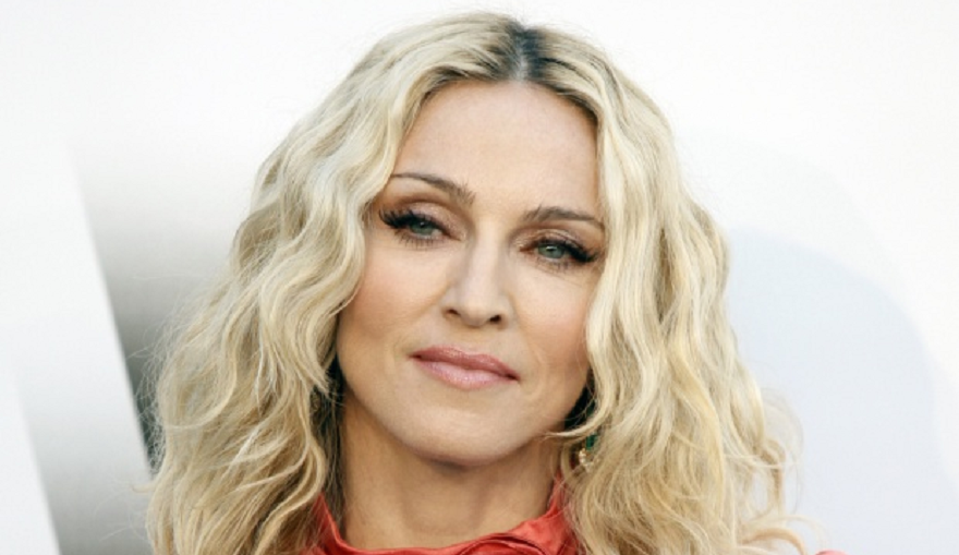 Кралицата на попа Мадона шокира феновете си 59 годишната изпълнителка качи