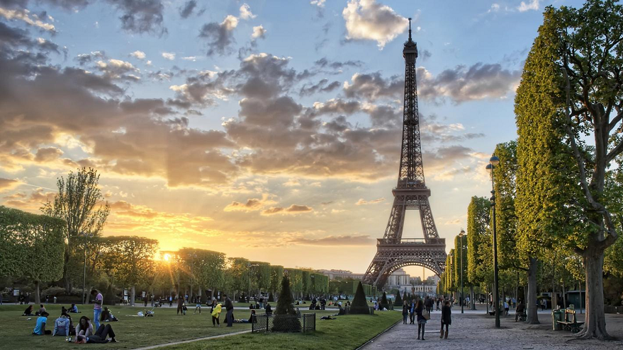 Париж е мечтана дестинация за много хора по света. Някои