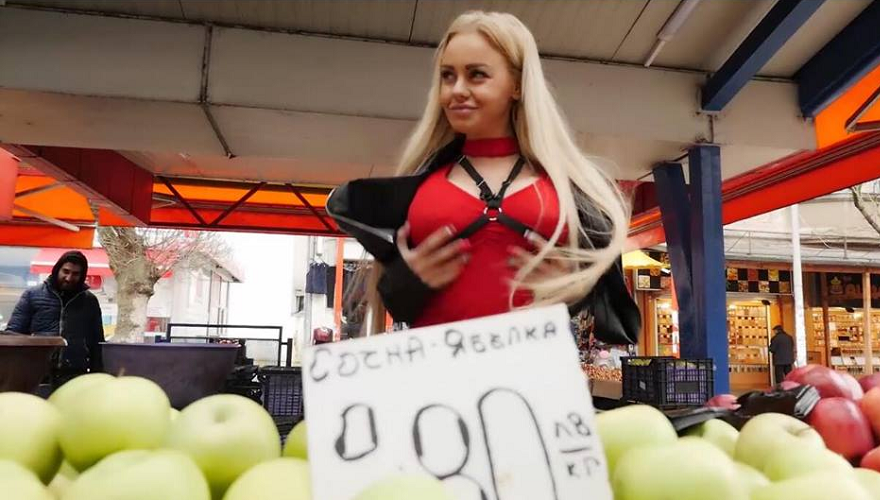 Скандалната силиконка Кристин Каменова се превърна в продавачка на Женския
