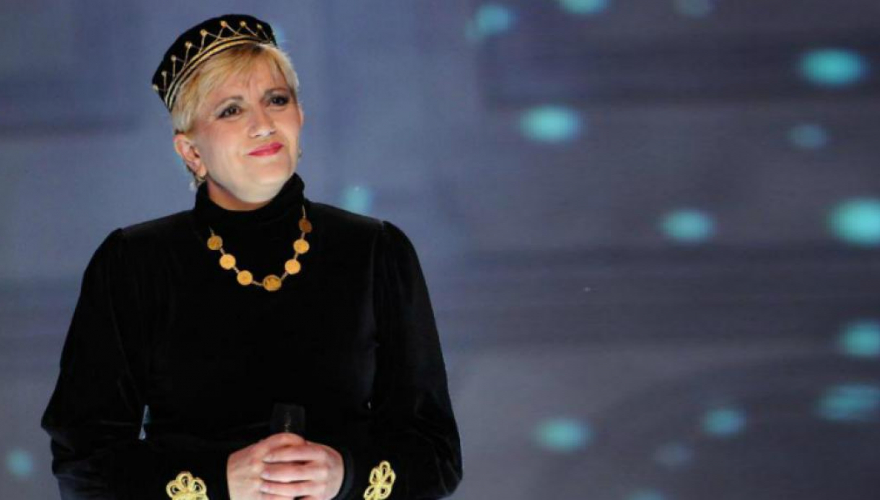 Неприятен момент споходи народната певица Николина Чакърдъкова Тя е изгубила